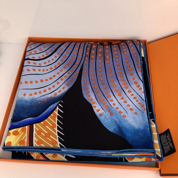 Authentic Hermes silk scarf - Picture 8 of 9